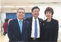 提携より50年以上続く芦屋市の友好姉妹都市アメリカ・モンテベロ市の姉妹都市協会会長ご夫妻と。
